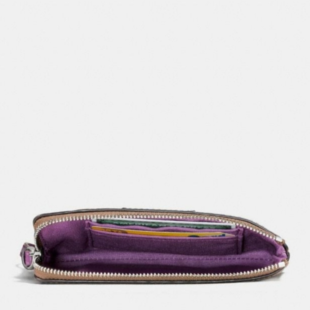 HP🤗 Coach Corner Zip Signature Wristlet - Picture 2 of 2